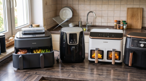 Vier Luftfritteusen nebeneinander in der Küche: Philips, Amazon Basics, Cosori und Ninja